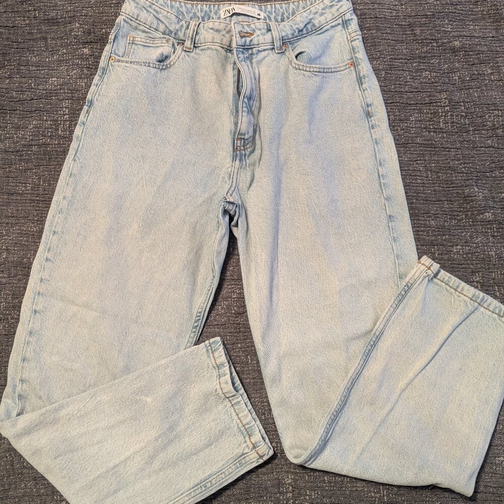 Zara straight leg Jean size 8, Blue